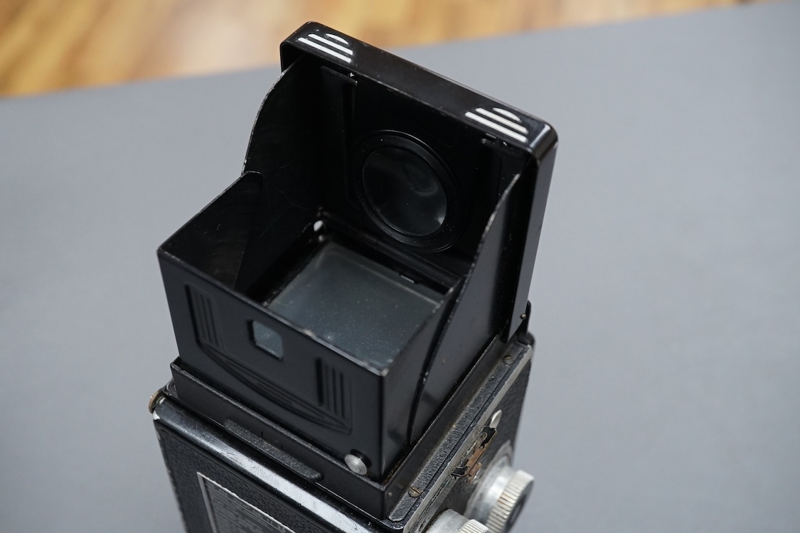 A vintage Rolleicord TLR camera, cased.